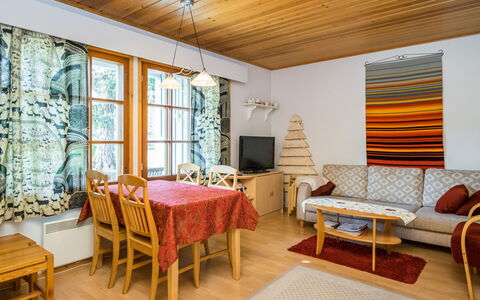 Saariseläntie 8 e 3: Bois, Chalet, Cabane En Rondins, Forêt, Cabanon, Batiments Jardin, Mélèze, Des Bois, Tache De Bois