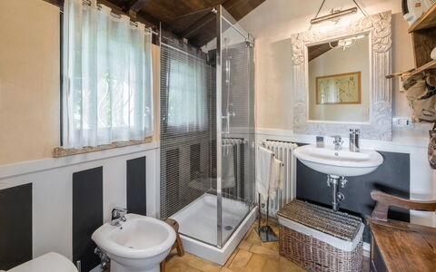 Casale Delle Papere, Pool, Romantic Holiday In Nep: Miroir, Robinet, Luminaire Plomberie, Évier, Propriété, Baignoire, Salle De Bains, Lavabo, Violet, Design Intérieur