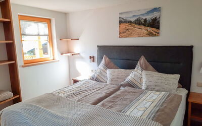 Logement:&nbsp;Althaus 1 700.3