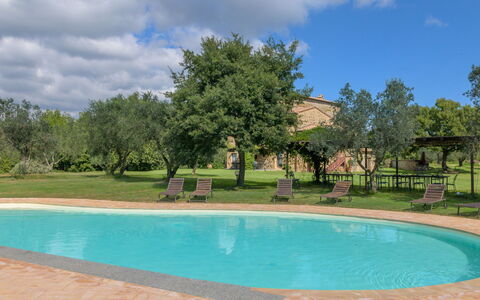Il Piccione: Arbre, Biens, Ombre, Hacienda, Piscine, Jardin, Pelouse, Aménagement Paysager, Cour