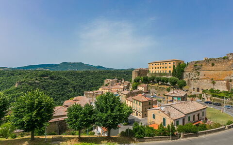 Il Piccione: Ciel, Plante, Nuage, Jour, Bâtiment, Bleu Azur, Paysage Naturel, Montagnes Relief, Arbre, Paysage