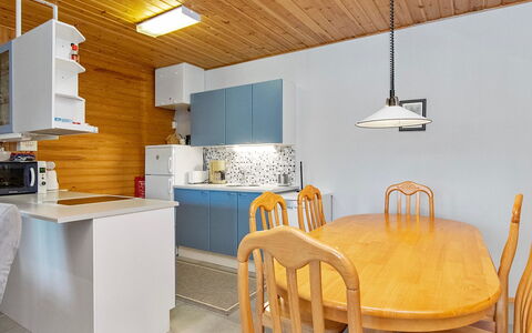 Saariseläntie 8 B 1 Vaeltaja: Voie Navigable, Banque, Cours D'Eau, Lac, Chalet, Forêt, Canal, Réservoir, Cabane En Rondins