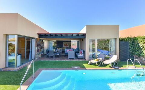 Tipo 2 Dormitorios: L'Eau, Plante, Ciel, Propriété, Piscine, Bleu Azur, Ombre, Architecture, Mobilier De Jardin, Herbe