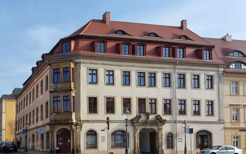 Zittau 100: L'Eau, Ciel, Nuage, Propriété, Piscine, Station Balnéaire, Bleu Azur, Bleu, Bâtiment, Mobilier De Jardin