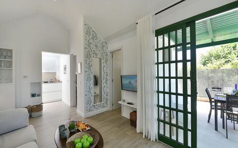 Playa Flor: Cadre, Table, Meubles, Canapé, Bois, Salon, Design Intérieur, Sol, Sol, Plante