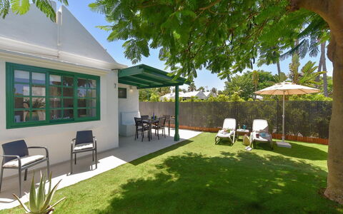 Playa Flor: Plante, Propriété, Vert, Chaise, Ombre, Fenêtre, Arbre, Lot Terre, Mobilier De Jardin, Herbe