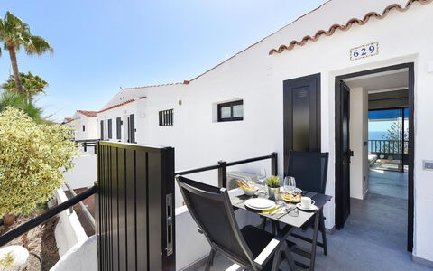 Los Canarios 629 - Adults Only: L'Eau, Ciel, Nuage, Propriété, Piscine, Station Balnéaire, Bleu Azur, Bleu, Bâtiment, Mobilier De Jardin