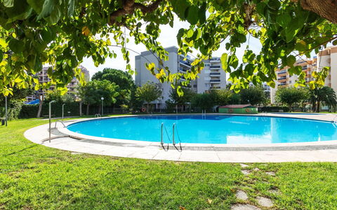Salou 303: L'Eau, Propriété, Plante, Piscine, La Nature, Bâtiment, Bleu Azur, Ombre, Arbre, Plan D'Eau