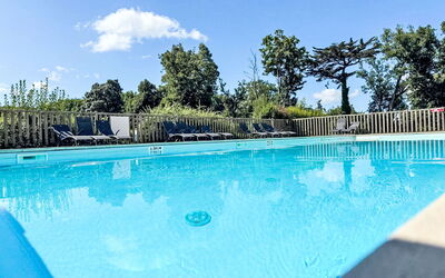 Château de Kergonano, dans L'Orangerie 700.5: Bleu, Piscine, Recours, Mobilier De Jardin, Eco Hôtel, Ombre, Aménagement Paysager, Thermes, Ville Resort, Centre De Loisirs
