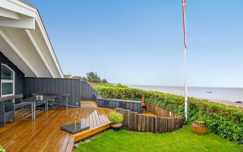 Holmwith - 50M from the Sea: Plafond, Sol, Design Intérieur, Sol, Composite, Meubles, Recours, Hôtel, Conception, Daylighting