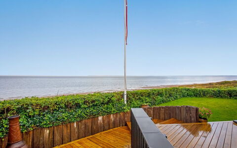 Holmwith - 50M from the Sea: Plafond, Sol, Design Intérieur, Sol, Composite, Meubles, Recours, Hôtel, Conception, Daylighting