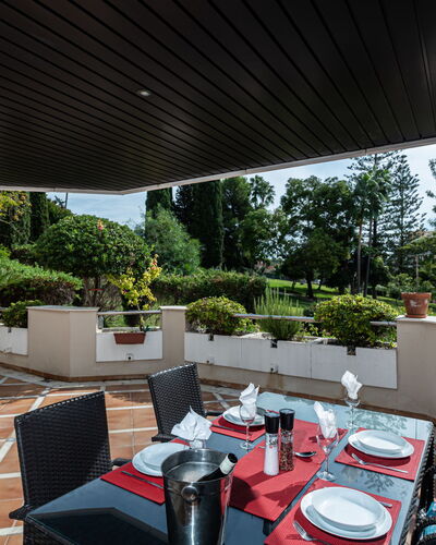 Fuente Aloha: Table, Meubles, Propriété, Plante, Bâtiment, Fenêtre, Chaise, Ciel, Bleu Azur, Design Intérieur