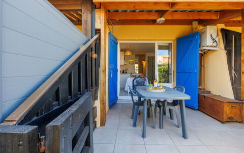 Cap D'Agde 627: Table, Meubles, Propriété, Plante, Bâtiment, Fenêtre, Chaise, Ciel, Bleu Azur, Design Intérieur