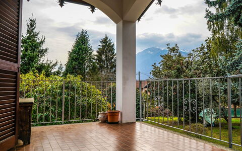 Mergozzo (Lago di Mergozzo) 110: Table, Meubles, Propriété, Plante, Bâtiment, Fenêtre, Chaise, Ciel, Bleu Azur, Design Intérieur
