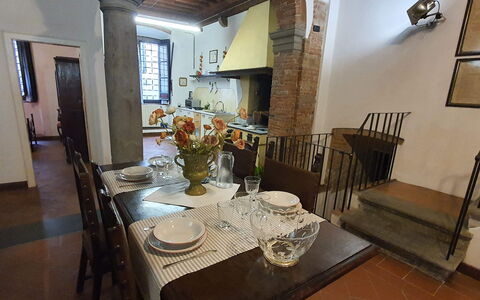 La Colonna: Table, Cadre, Meubles, Vaisselle, Chaise, Bâtiment, Bois, Éclairage, Vaisselle, Design Intérieur