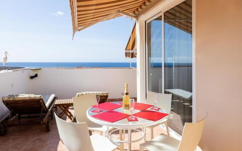 Penthouse Palm Mar: L'Eau, Bâtiment, Propriété, Ciel, Plante, Arbre, Fenêtre, Loisir, Design Urbain, Piscine