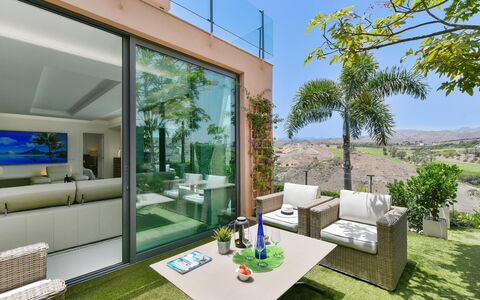 Los Lagos 31: Ciel, Plante, Bâtiment, Table, Canapé, Bleu Azur, Ombre, Design Intérieur, Condominium, Design Urbain