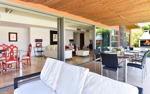 Salobre Villa 3: L'Eau, Bâtiment, Propriété, Ciel, Plante, Arbre, Fenêtre, Loisir, Design Urbain, Piscine