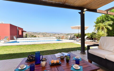 Salobre Villa 3: L'Eau, Bâtiment, Propriété, Ciel, Plante, Arbre, Fenêtre, Loisir, Design Urbain, Piscine