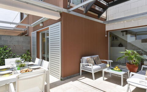 Vista Golf 10: L'Eau, Bâtiment, Propriété, Ciel, Plante, Arbre, Fenêtre, Loisir, Design Urbain, Piscine