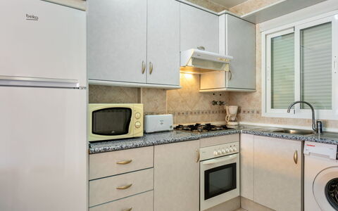 Sierra Mar: Cabinetry, Comptoir, Propriété, Blanc, Cuisinière, Bâtiment, Appareil De Cuisine, Cuisine, Fenêtre, Bois