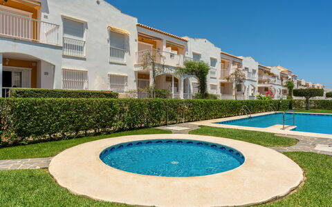Sierra Mar: L'Eau, Plante, Bâtiment, Ciel, Propriété, Bleu Azur, Fenêtre, Arbre, Herbe, Design Urbain