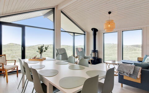 Auno - 140M from the Sea: Meubles, Design Intérieur, Sol, Bois, Sol, Plafond, Parquet, Chaise, Table, Éclairage