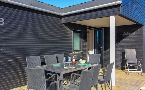 Auno - 140M from the Sea: Meubles, Design Intérieur, Sol, Bois, Sol, Plafond, Parquet, Chaise, Table, Éclairage