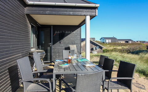 Auno - 140M from the Sea: Meubles, Design Intérieur, Sol, Bois, Sol, Plafond, Parquet, Chaise, Table, Éclairage