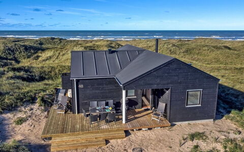Auno - 140M from the Sea: Meubles, Design Intérieur, Sol, Bois, Sol, Plafond, Parquet, Chaise, Table, Éclairage