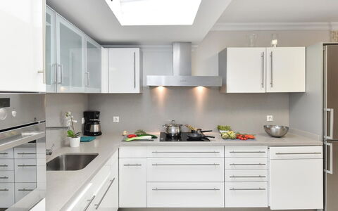 Mira Ii: Cabinetry, Comptoir, Propriété, Évier, Tiroir, Cuisinière, Bâtiment, Design Intérieur, Evier, Cuisine