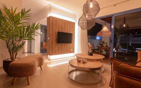 Playa Blanca 660: Design Intérieur, Meubles, Sol, Bois, Plafond, Luminaire, Sol, Éclairage, Domicile, Salon