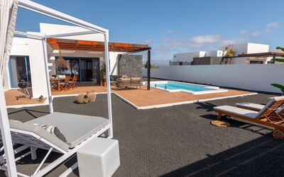Playa Blanca 660: Ciel, Propriété, Bâtiment, Ombre, Fenêtre, Maison, Mobilier De Jardin, Bois, Nuage, Piscine