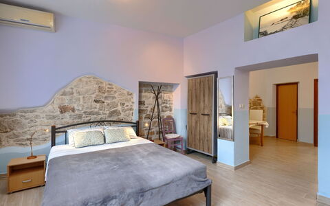 Sonja: Meubles, Propriété, Cabinetry, Cadre, Fenêtre, Bâtiment, Confort, Bleu Azur, Tiroir, Bois