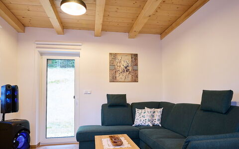 U Lesa: Propriété, Meubles, Confort, Bois, Canapé, Design Intérieur, Salon, Sol, Ombre, Sol