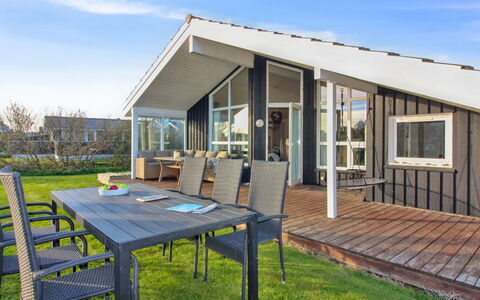 Freda - 400M from the Sea: Plafond, Sol, Design Intérieur, Sol, Composite, Meubles, Recours, Hôtel, Conception, Daylighting