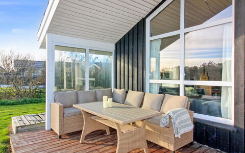 Freda - 400M from the Sea: Plafond, Sol, Design Intérieur, Sol, Composite, Meubles, Recours, Hôtel, Conception, Daylighting