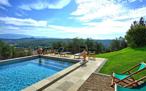 Villa Cona: L'Eau, Nuage, Ciel, Plante, Vert, Piscine, Arbre, Mobilier De Jardin, Herbe, Loisir