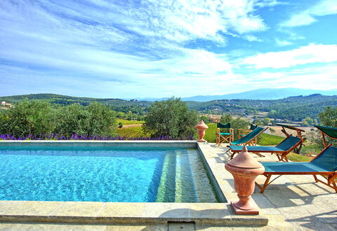 Villa Cona: L'Eau, Nuage, Ciel, Plante, Piscine, Bleu, Bleu Azur, Mobilier De Jardin, Arbre, Rectangle