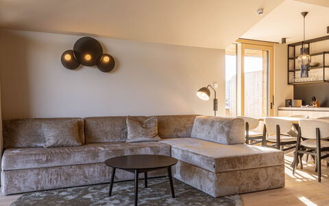 Oberndorf in Tirol 100: Meubles, Design Intérieur, Sol, Mur, Sol, Canapé, Bois, Plafond, Domicile, Salon