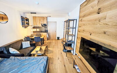 Ski&Bike Siréna 300.8: Bois, Meubles, Design Intérieur, Sol, Appartement, Pièce, Sol, Domicile, Parquet, Salon