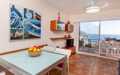 Codolar: Meubles, Design Intérieur, Sol, Table, Table Cuisine Et Salle A Manger, Sol, Chaise, Pièce, Appartement, Mer