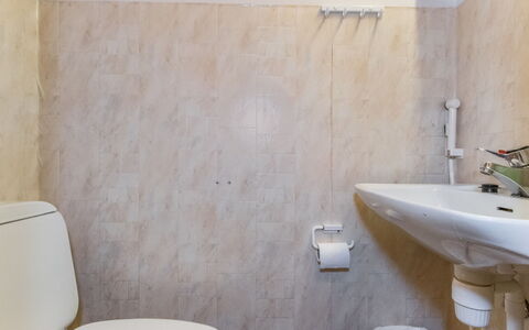 Siulapalkinen B 10: Mur, Luminaire Plomberie, Salle De Bains, Sol, Sol, Lavabo, Design Intérieur, Plomberie, Toilette, Évier