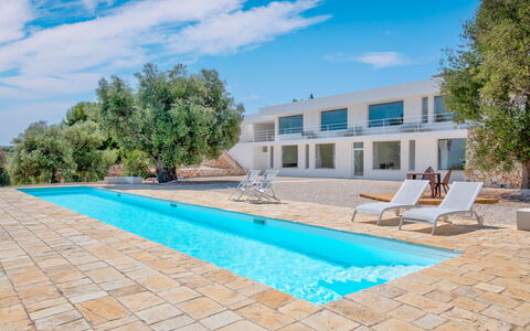Casa Di Veronica: Nuage, Ciel, L'Eau, Plante, Bâtiment, Piscine, Bleu Azur, Arbre, Ombre, Mobilier De Jardin