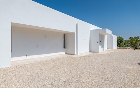 Casa Di Veronica: Ciel, Ombre, Plante, Immobilier, Paysage, Façade, Composite, Arbre, Béton, Pente