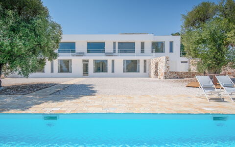 Casa Di Veronica: Propriété, Bâtiment, L'Eau, Plante, Fenêtre, Ciel, Porte, Bleu Azur, Ombre, Arbre