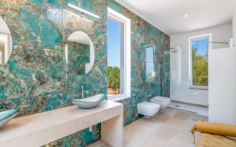 Casa Di Veronica: Miroir, Luminaire Plomberie, Propriété, Robinet, Baignoire, Vert, Bleu Azur, Bleu, Salle De Bains, Violet