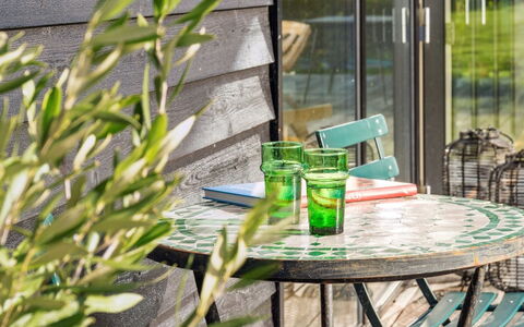 Tessa - 1.6Km from the Sea: Bois, Meubles, Appartement, Pièce, Plafond, Tache De Bois, Chaise, Dur, Vernis, Lumber