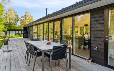 Tessa - 1.6Km from the Sea: Bois, Meubles, Appartement, Pièce, Plafond, Tache De Bois, Chaise, Dur, Vernis, Lumber