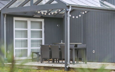 Stillfrieda - 150M from the Sea: Meubles, Design Intérieur, Sol, Bois, Sol, Plafond, Parquet, Chaise, Table, Éclairage